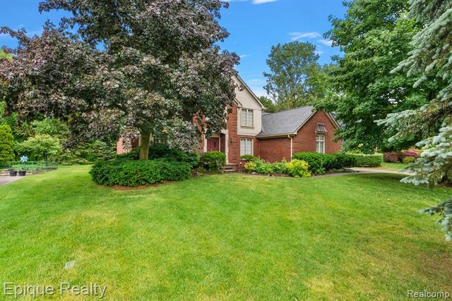 1719 Hickory Bark Lane, Bloomfield Hills, MI 48304