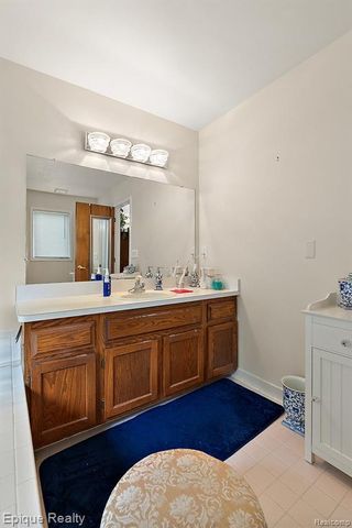 1719 Hickory Bark Lane, Bloomfield Hills, MI 48304