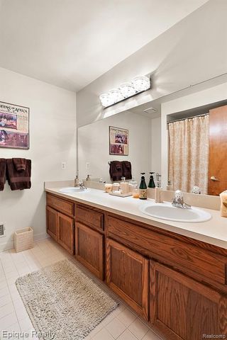 1719 Hickory Bark Lane, Bloomfield Hills, MI 48304