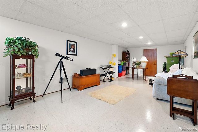 1719 Hickory Bark Lane, Bloomfield Hills, MI 48304