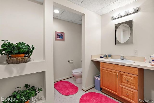 1719 Hickory Bark Lane, Bloomfield Hills, MI 48304