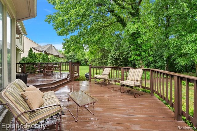 1719 Hickory Bark Lane, Bloomfield Hills, MI 48304