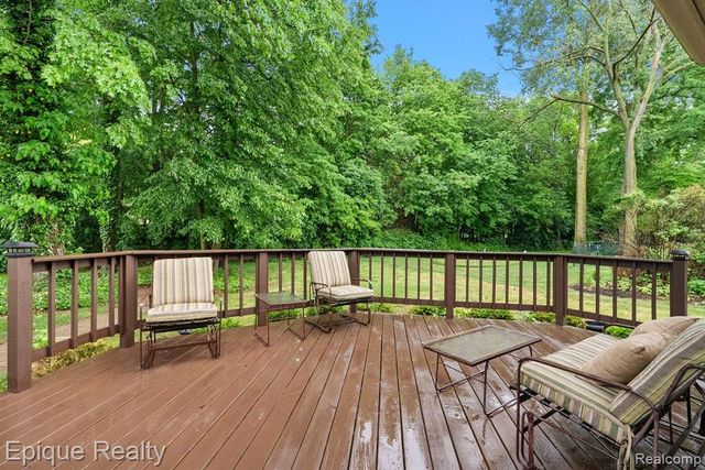 1719 Hickory Bark Lane, Bloomfield Hills, MI 48304