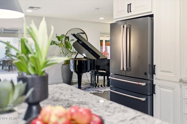 2115 E STATE Avenue, Phoenix, AZ 85020