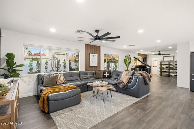 2115 E STATE Avenue, Phoenix, AZ 85020