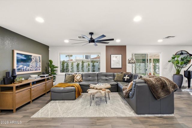 2115 E STATE Avenue, Phoenix, AZ 85020