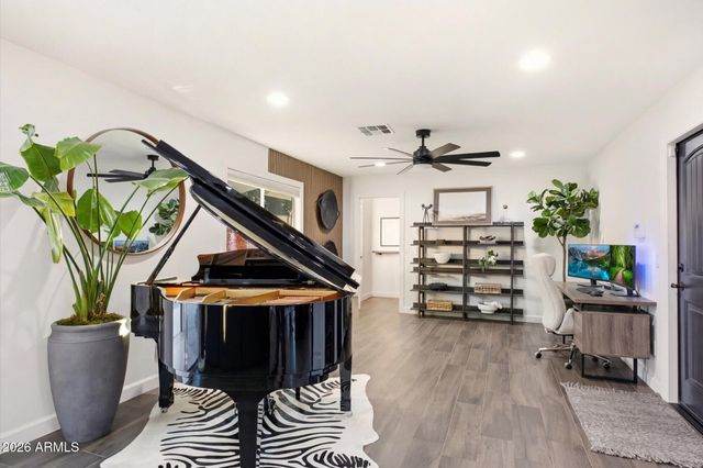 2115 E STATE Avenue, Phoenix, AZ 85020