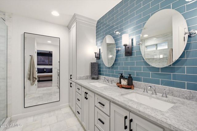 2115 E STATE Avenue, Phoenix, AZ 85020