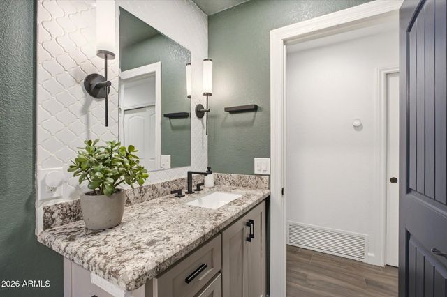 2115 E STATE Avenue, Phoenix, AZ 85020