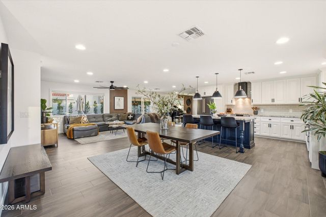 2115 E STATE Avenue, Phoenix, AZ 85020