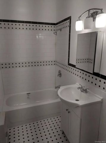 86-20 Jamaica Avenue, Woodhaven, NY 11421