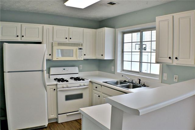 383 Windcroft NW Circle, Acworth, GA 30101