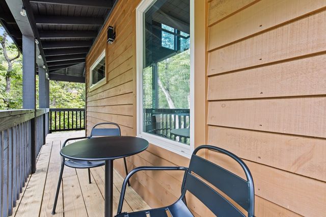 320 Hickory Ridge Drive, Cleveland, GA 30528