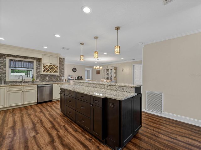 4615 KINGS POINT COURT, Lakeland, FL 33813