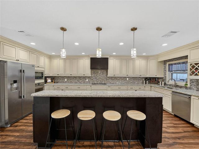 4615 KINGS POINT COURT, Lakeland, FL 33813