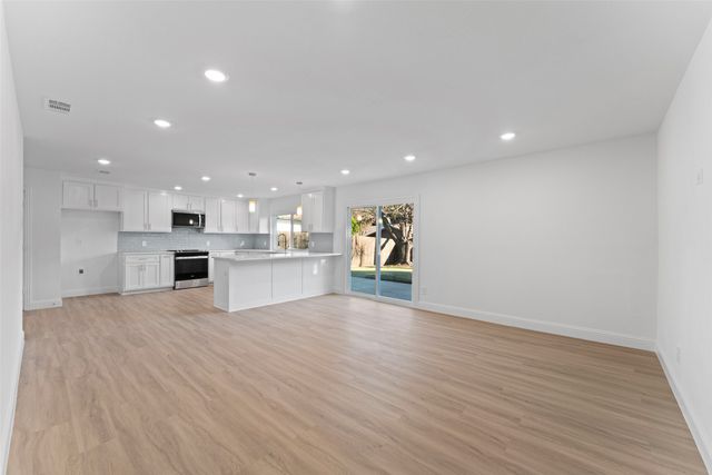 1528 W Spring Creek Parkway, Plano, TX 75023