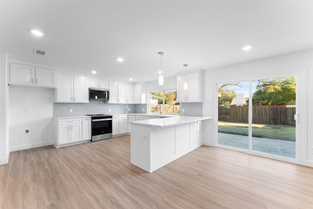 1528 W Spring Creek Parkway, Plano, TX 75023