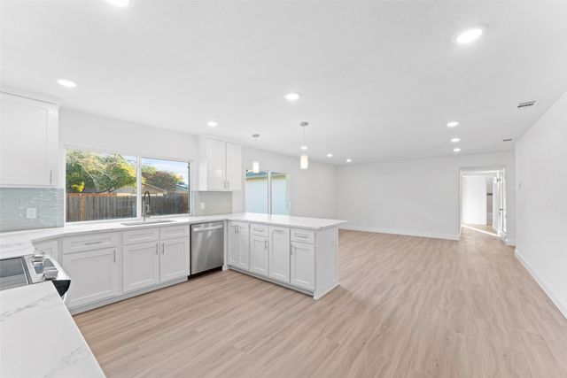 1528 W Spring Creek Parkway, Plano, TX 75023