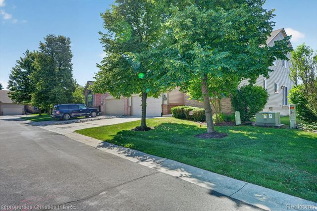 237 Winslow Circle, Commerce Charter Township, MI 48390