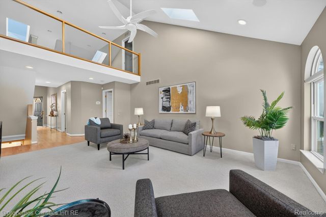 237 Winslow Circle, Commerce Charter Township, MI 48390