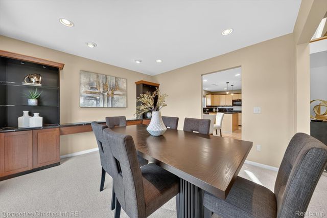 237 Winslow Circle, Commerce Charter Township, MI 48390