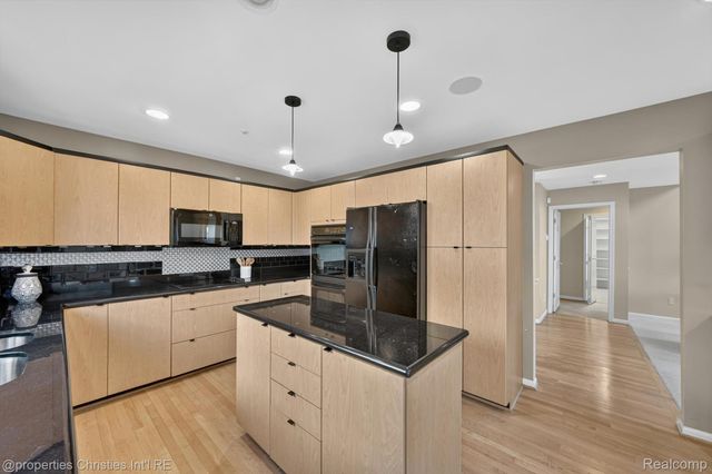 237 Winslow Circle, Commerce Charter Township, MI 48390