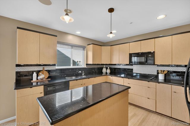 237 Winslow Circle, Commerce Charter Township, MI 48390
