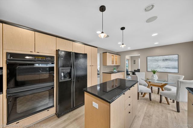 237 Winslow Circle, Commerce Charter Township, MI 48390