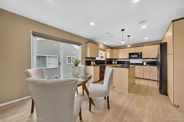237 Winslow Circle, Commerce Charter Township, MI 48390