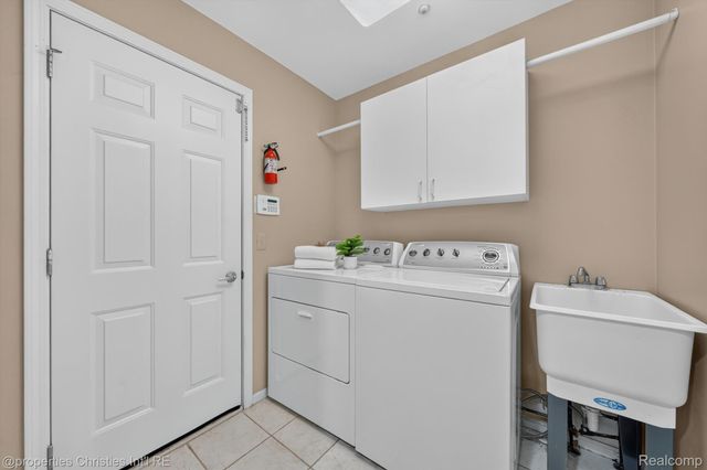 237 Winslow Circle, Commerce Charter Township, MI 48390