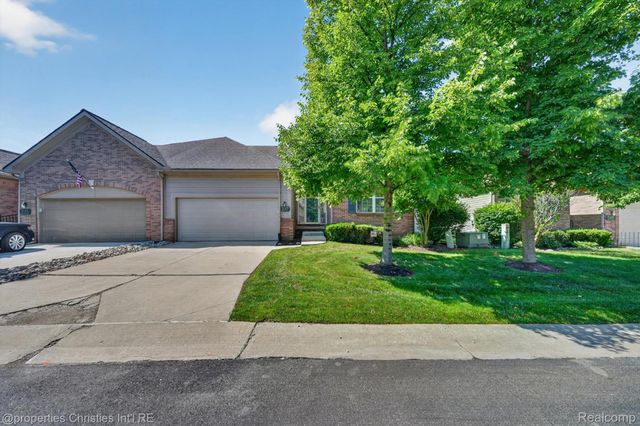 237 Winslow Circle, Commerce Charter Township, MI 48390