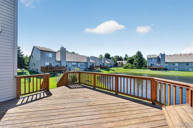 237 Winslow Circle, Commerce Charter Township, MI 48390