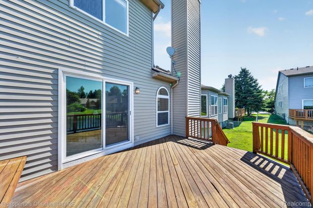 237 Winslow Circle, Commerce Charter Township, MI 48390