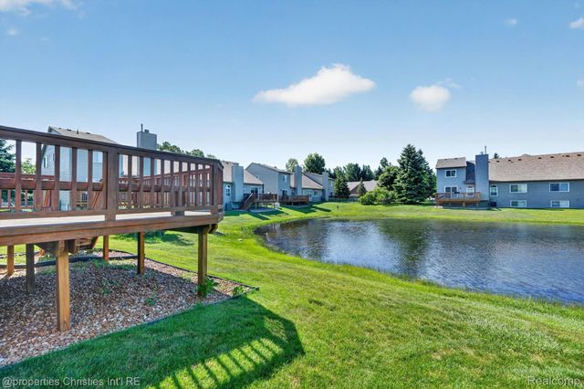 237 Winslow Circle, Commerce Charter Township, MI 48390