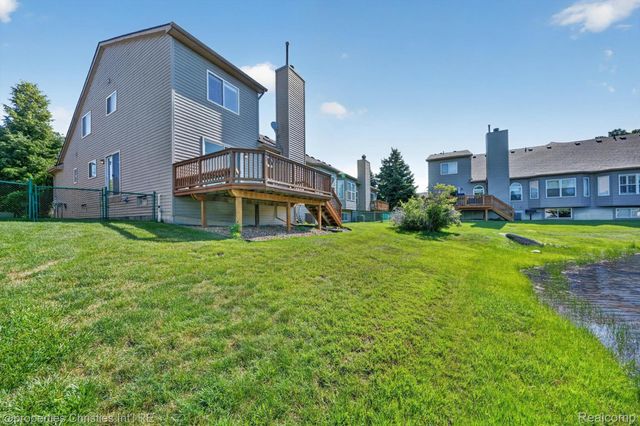 237 Winslow Circle, Commerce Charter Township, MI 48390