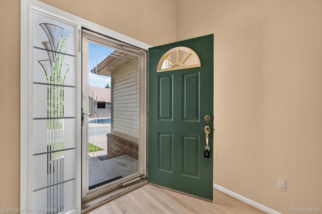 237 Winslow Circle, Commerce Charter Township, MI 48390