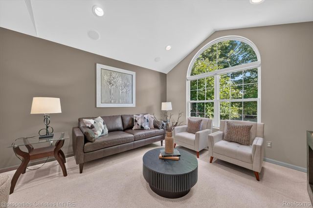 237 Winslow Circle, Commerce Charter Township, MI 48390