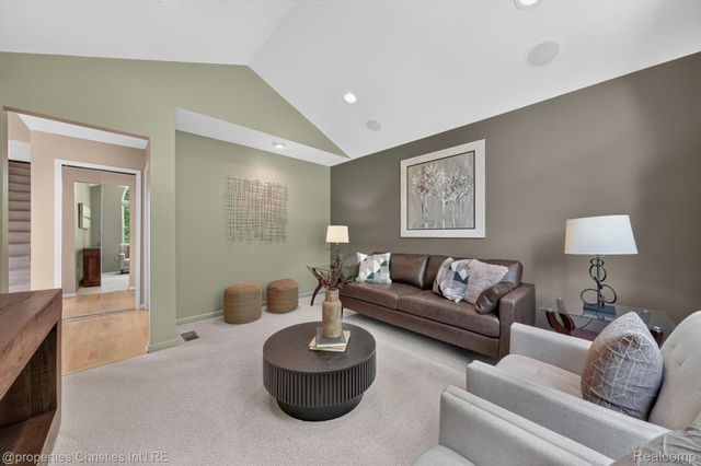 237 Winslow Circle, Commerce Charter Township, MI 48390