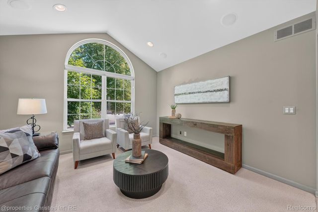 237 Winslow Circle, Commerce Charter Township, MI 48390