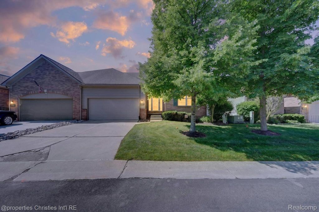 237 Winslow Circle, Commerce Charter Township, MI 48390