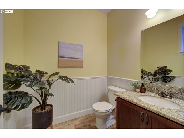 6529 Se REEDWAY St, Portland, OR 97206