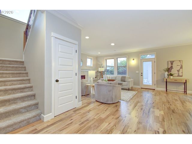 6529 Se REEDWAY St, Portland, OR 97206