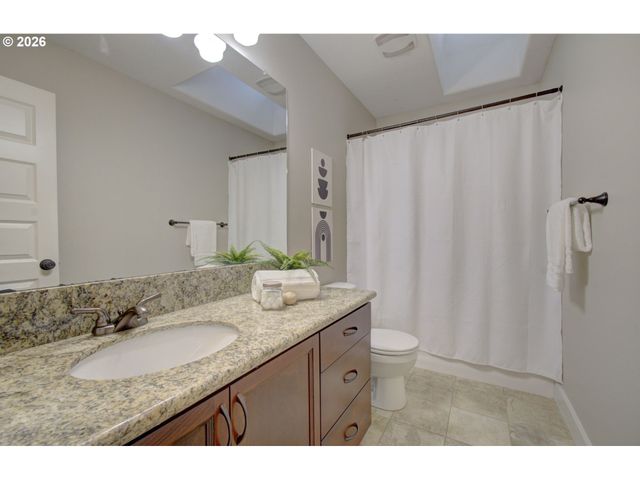 6529 Se REEDWAY St, Portland, OR 97206