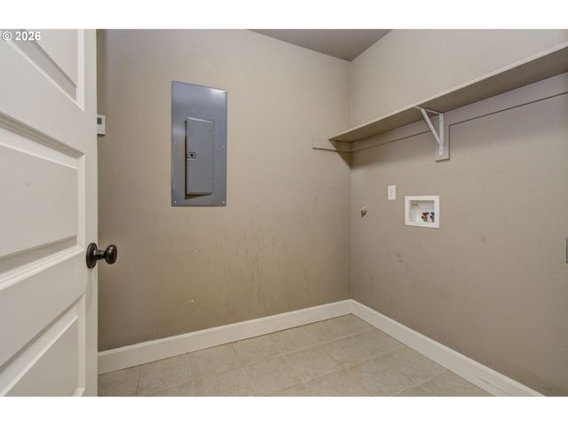 6529 Se REEDWAY St, Portland, OR 97206