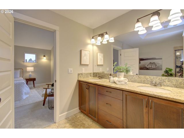 6529 Se REEDWAY St, Portland, OR 97206