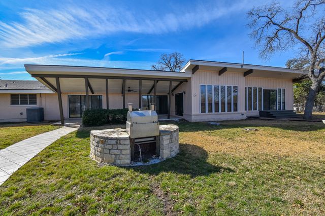 1124 W 6th, Brady, TX 76825