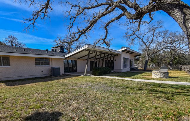 1124 W 6th, Brady, TX 76825