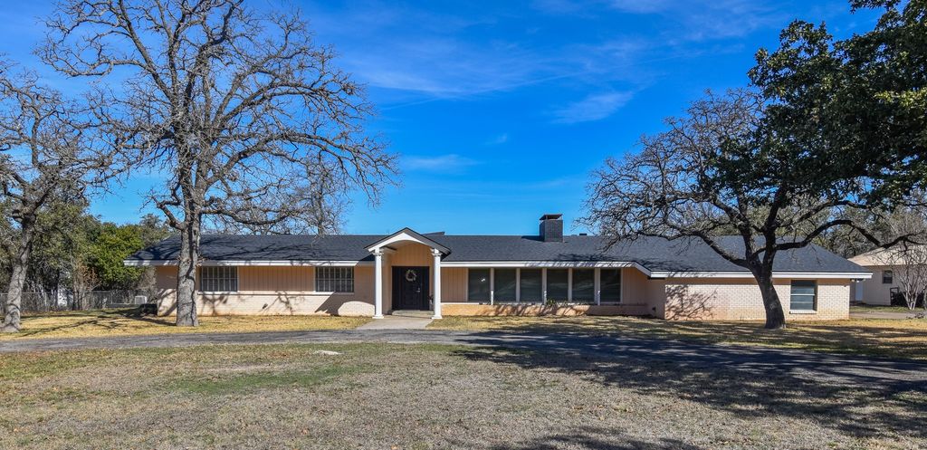 1124 W 6th, Brady, TX 76825