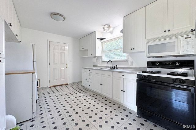 1315 Providence Court, Mishawaka, IN 46544
