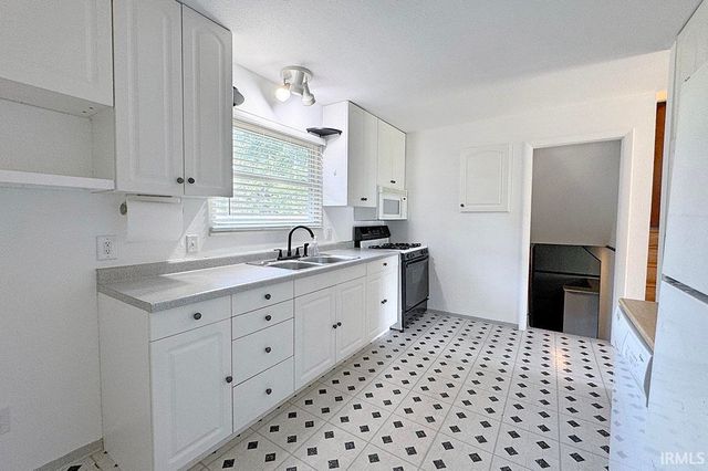 1315 Providence Court, Mishawaka, IN 46544